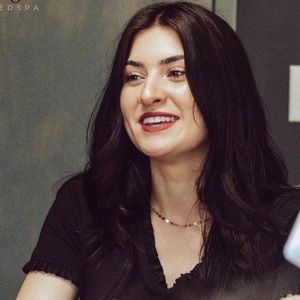 Meet your Posher, Alexis